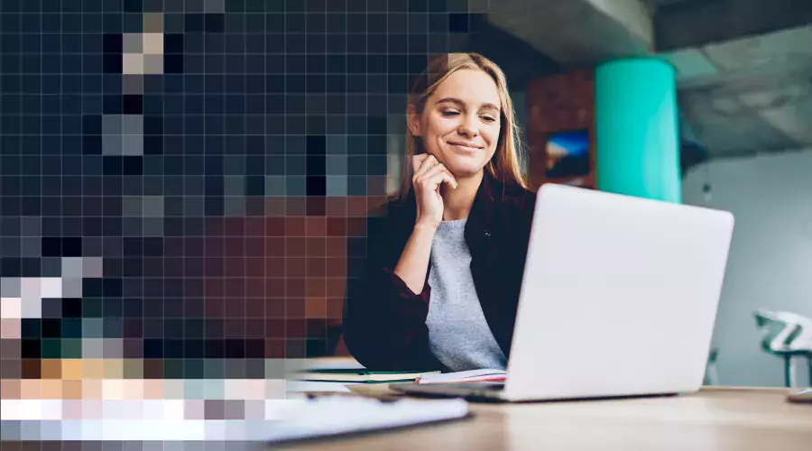 Frau mit Laptop